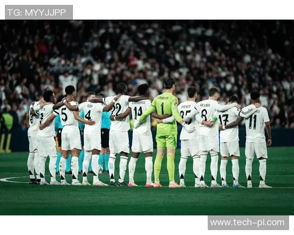 足球明星们的经典扶脸瞬间回顾与背后的故事分享